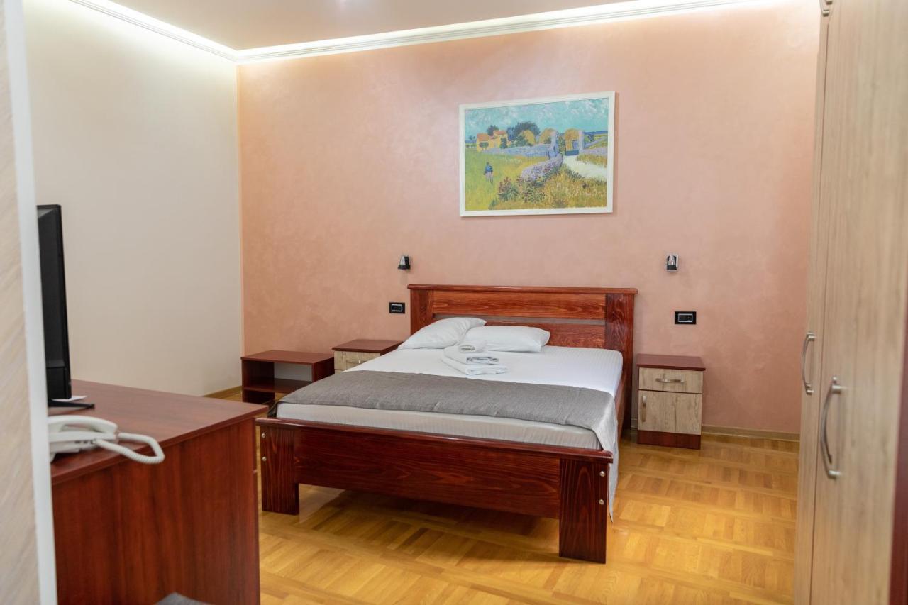 Hotel Kutko Pančevo Exterior foto