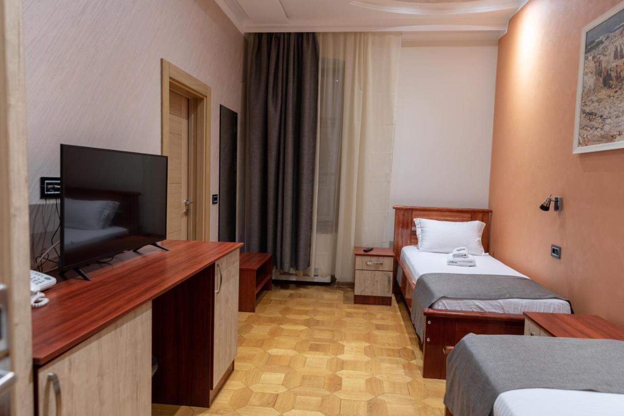 Hotel Kutko Pančevo Exterior foto