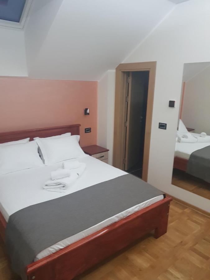 Hotel Kutko Pančevo Exterior foto